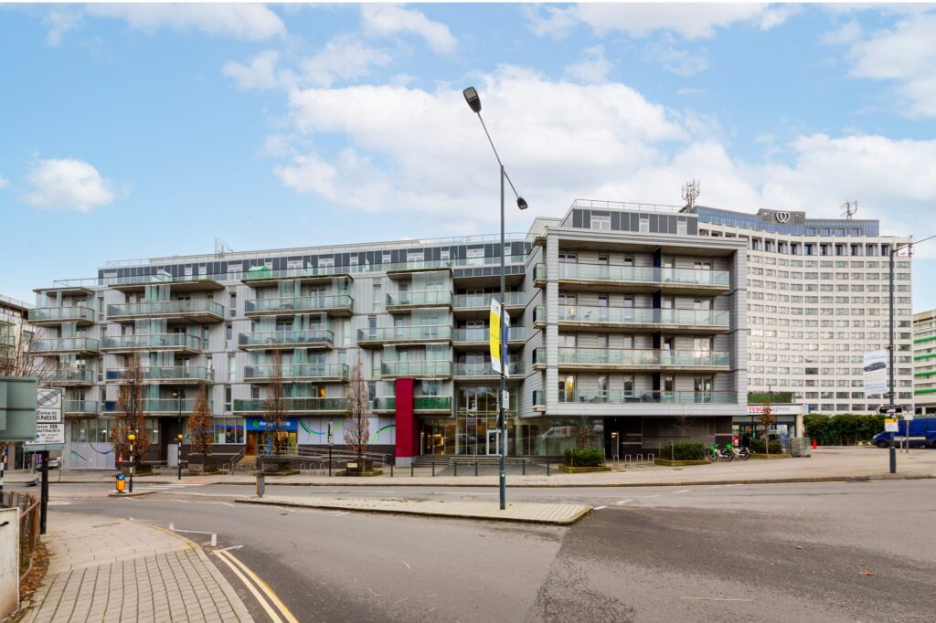 1990 wembley Match-Day traffic Gridlock & Ambulance Delay (Empire Way).